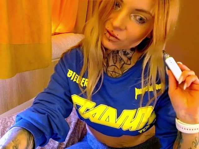 LisaModel from BongaCams