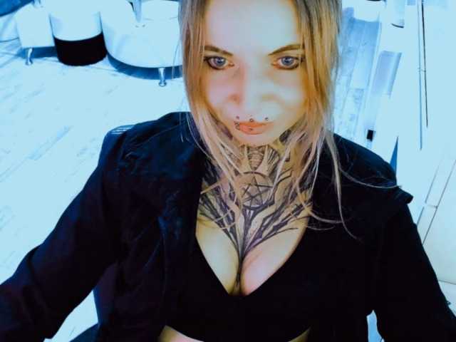 LisaModel's BongaCams show and profile