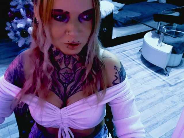 LisaModel's BongaCams show and profile