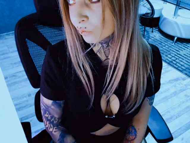 LisaModel Live Webcam on BongaCams