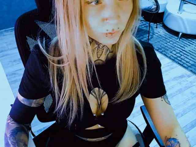 LisaModel Live Webcam on BongaCams