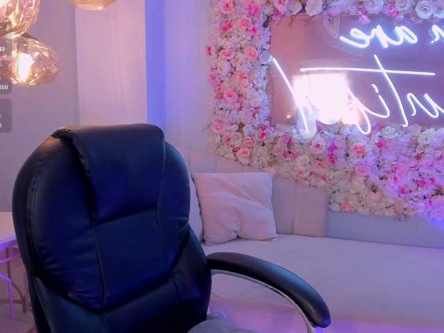 HannahJames's BongaCams show and profile