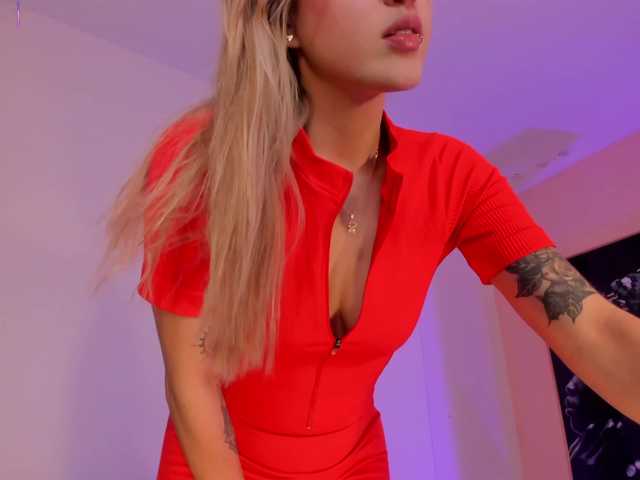 EveBenson's BongaCams show and profile