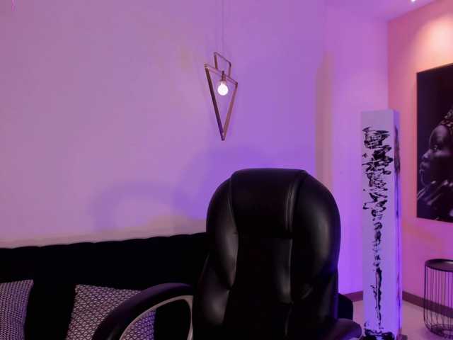 EveBenson's BongaCams show and profile