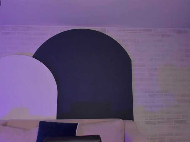 EveBenson's BongaCams show and profile