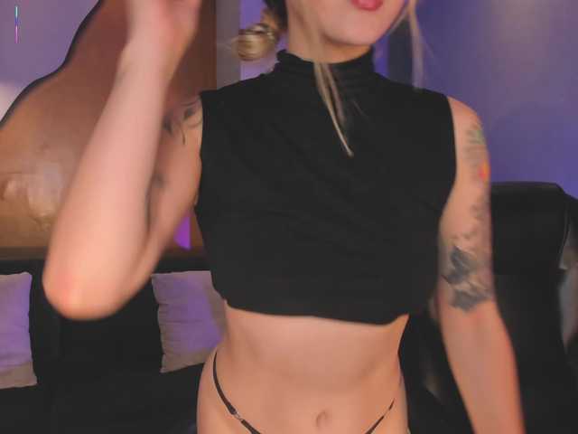 EveBenson's BongaCams show and profile