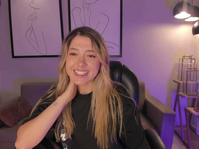 EveBenson's BongaCams show and profile