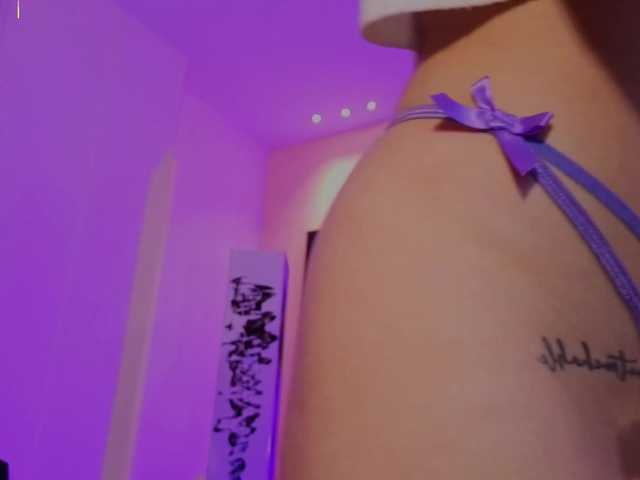 EveBenson's BongaCams show and profile