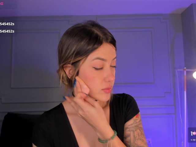 EveBenson's BongaCams show and profile