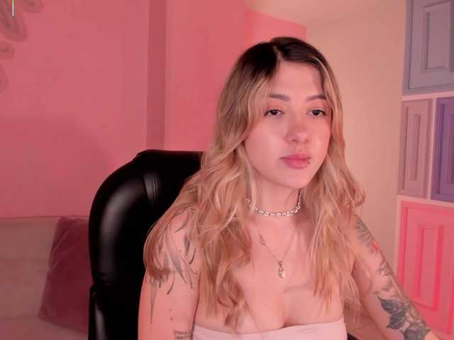 EveBenson's BongaCams show and profile