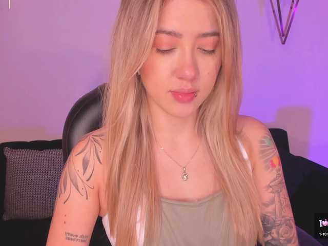 EveBenson's BongaCams show and profile