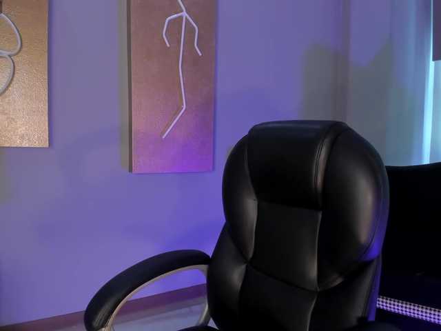 EveBenson's BongaCams show and profile