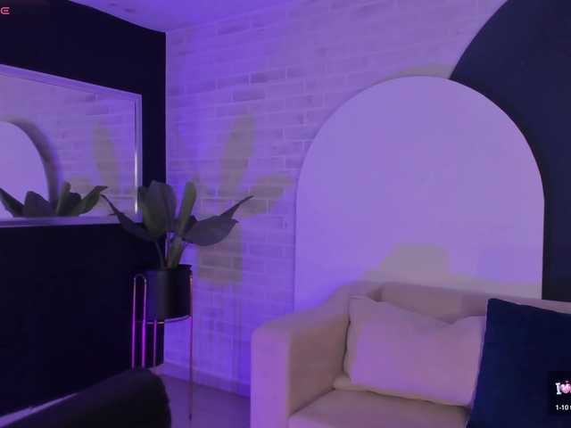 EveBenson's BongaCams show and profile