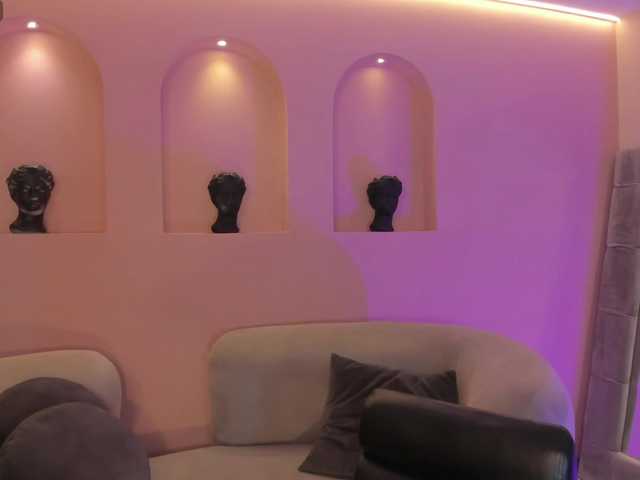 EveBenson's BongaCams show and profile