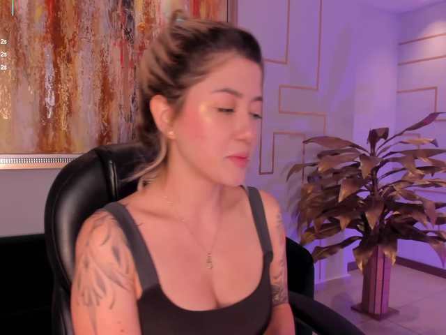 EveBenson's BongaCams show and profile