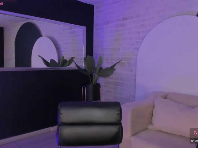 EveBenson's BongaCams show and profile