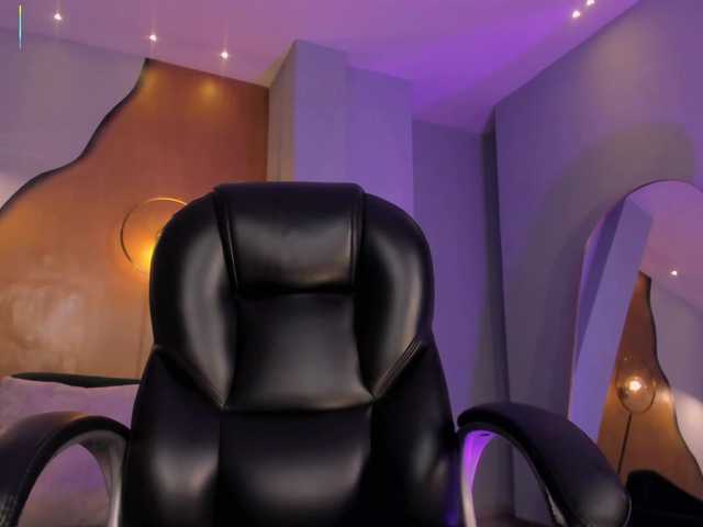 EveBenson's BongaCams show and profile