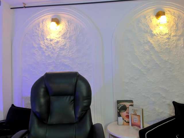 EveBenson's BongaCams show and profile