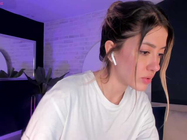 EveBenson's BongaCams show and profile