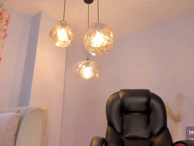 EveBenson's BongaCams show and profile