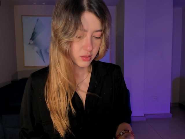 le modèle EveBenson est en webcam porno dans un show sur le site bongacams, il possède les tags suivants: Latino/Hispanic,Blonde,Shaved