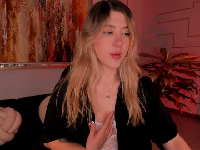 EveBenson's BongaCams show and profile