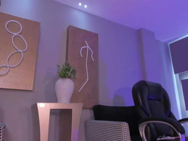 EveBenson's BongaCams show and profile