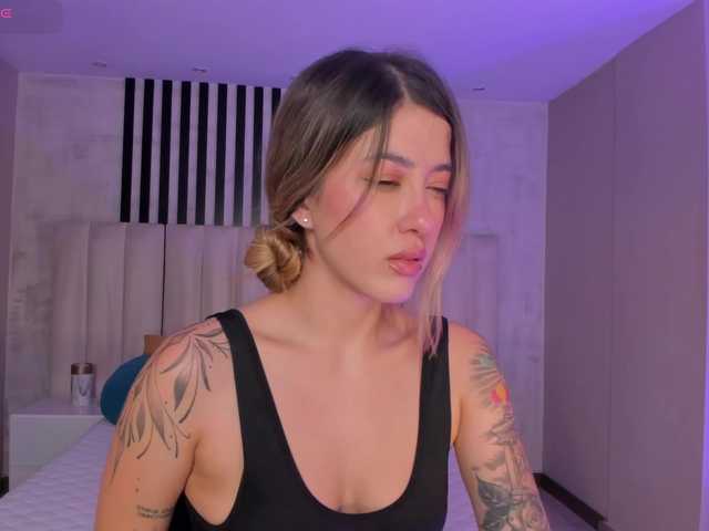 EveBenson's BongaCams show and profile