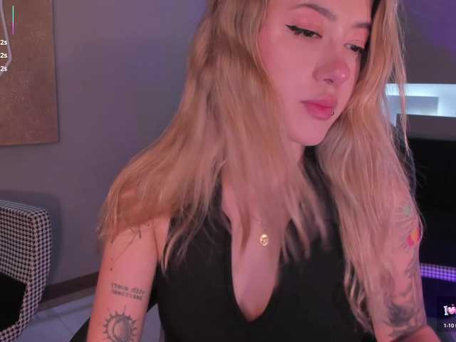 EveBenson's BongaCams show and profile