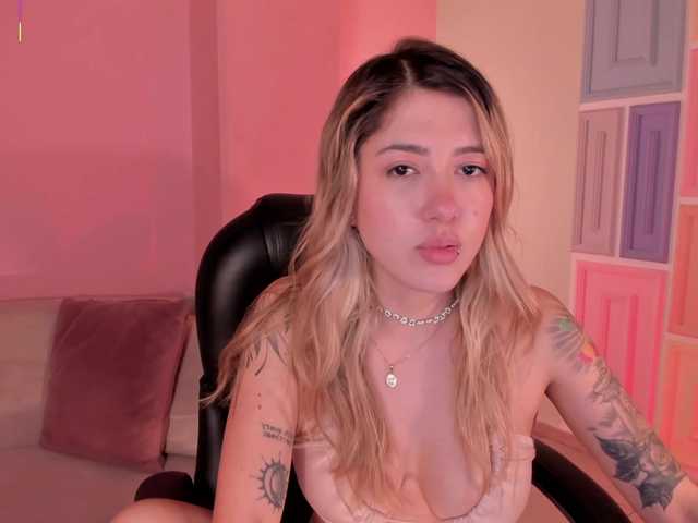 EveBenson's BongaCams show and profile