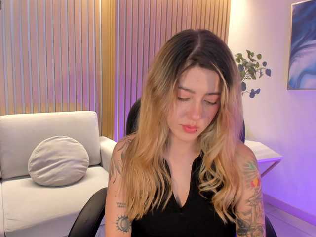 EveBenson's BongaCams show and profile