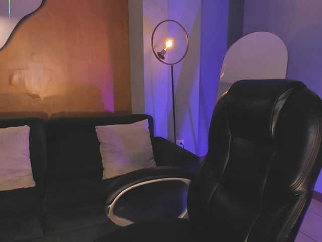 EveBenson's BongaCams show and profile