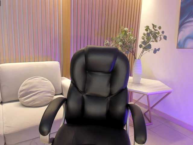 EveBenson's BongaCams show and profile