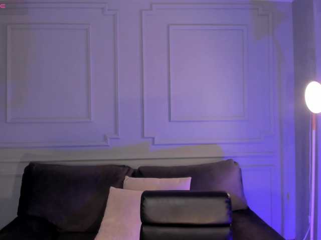 EveBenson's BongaCams show and profile