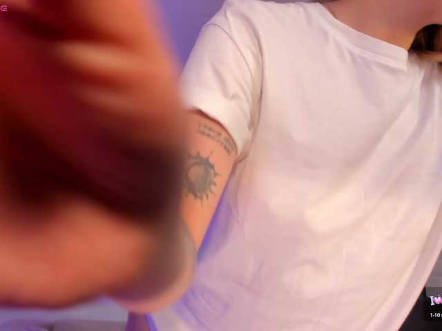 EveBenson's BongaCams show and profile