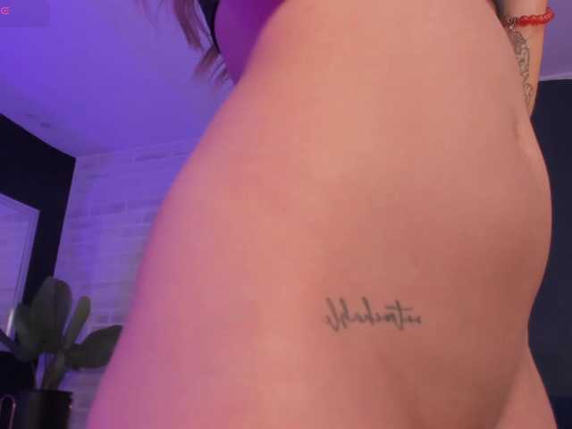 EveBenson's BongaCams show and profile