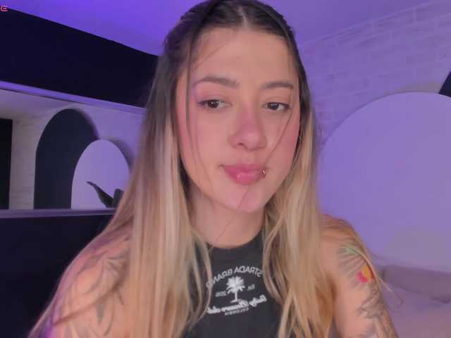 EveBenson's BongaCams show and profile