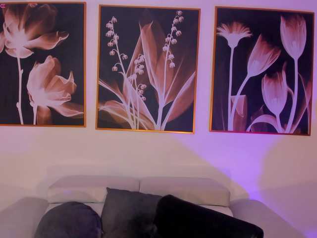 EveBenson's BongaCams show and profile