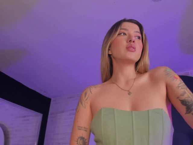 EveBenson's BongaCams show and profile