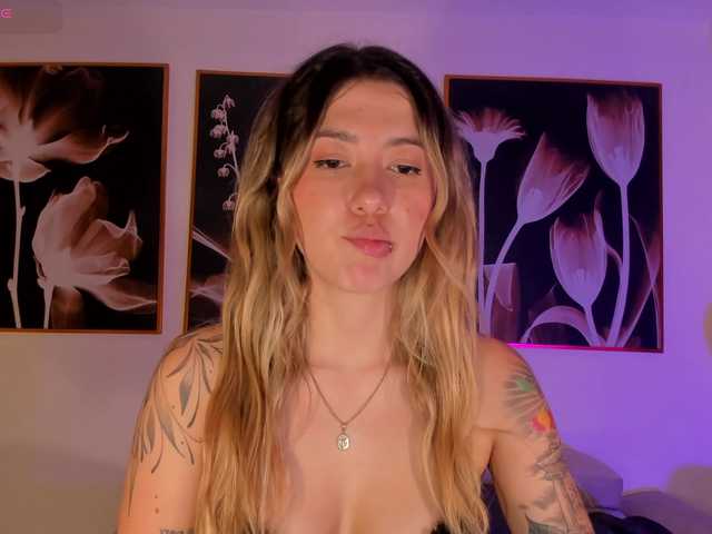 EveBenson's BongaCams show and profile