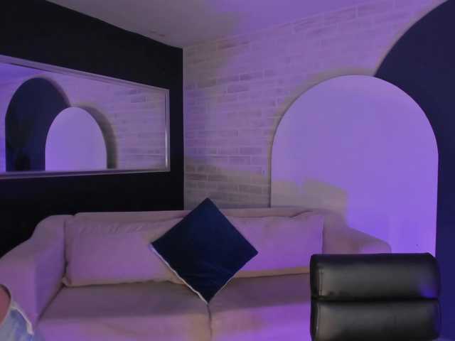 EveBenson's BongaCams show and profile