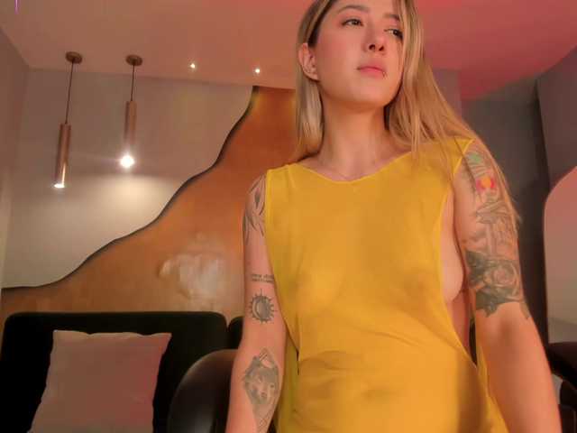 EveBenson's BongaCams show and profile