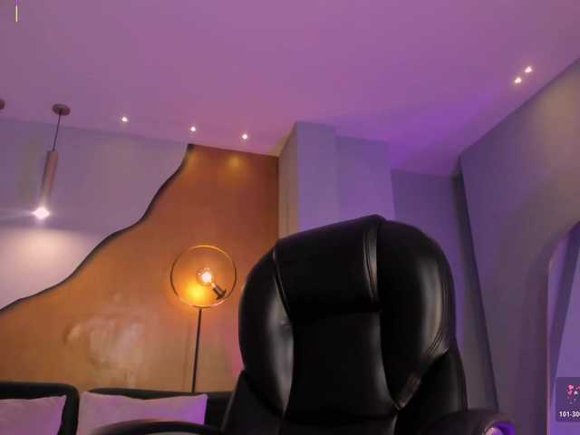 EveBenson's BongaCams show and profile