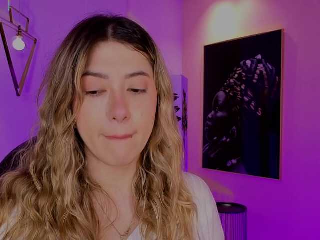 EveBenson's BongaCams show and profile