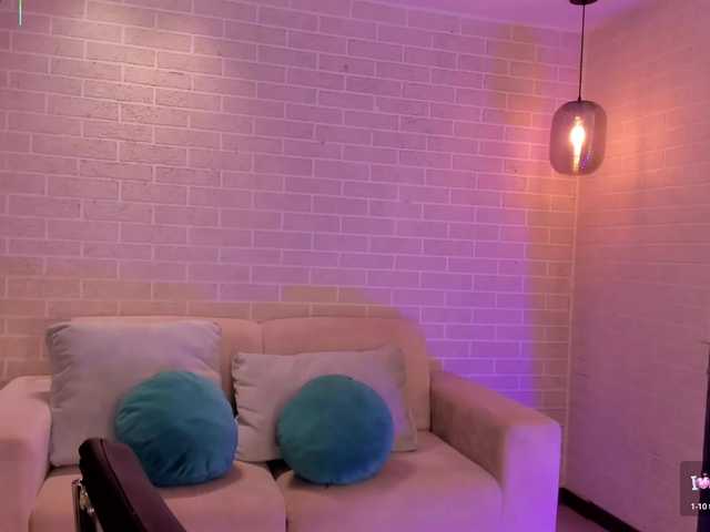 EveBenson's BongaCams show and profile