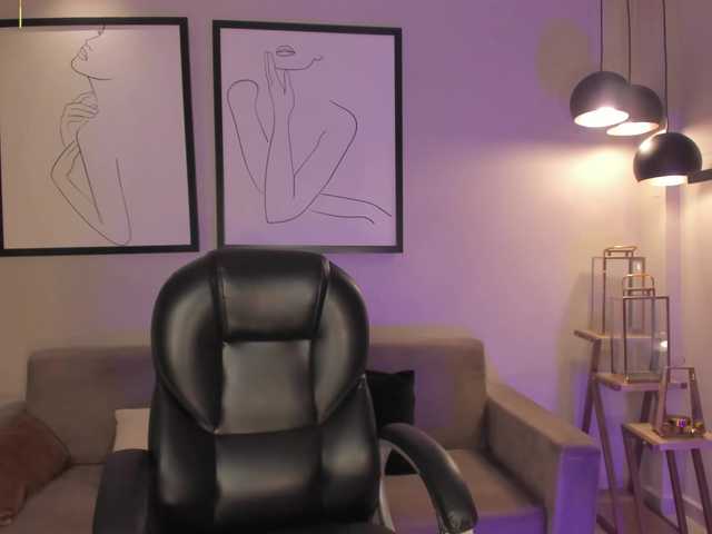 EveBenson's BongaCams show and profile