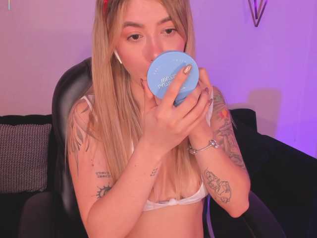 EveBenson's BongaCams show and profile