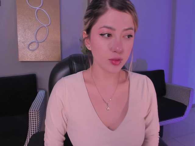 EveBenson's BongaCams show and profile