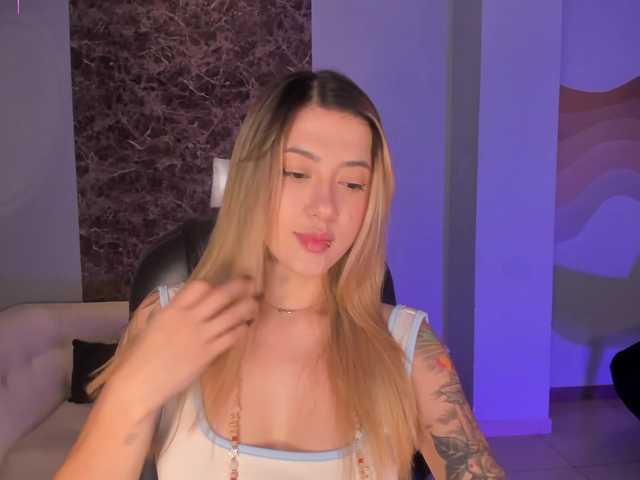 EveBenson's BongaCams show and profile