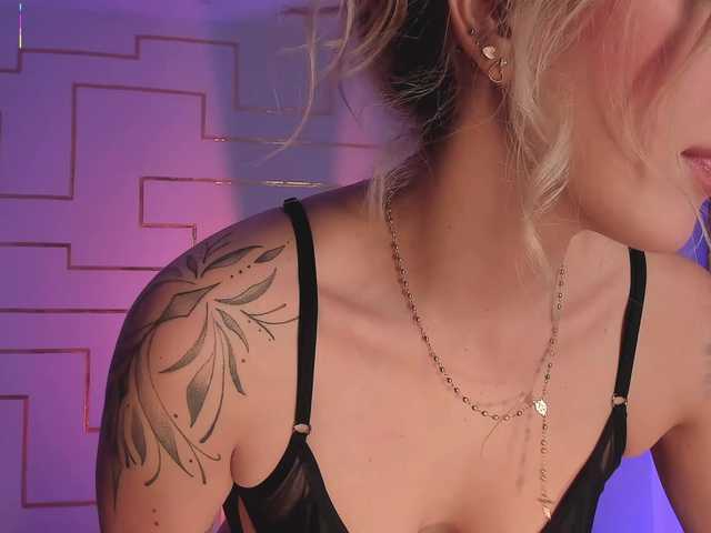 EveBenson from BongaCams is Freechat